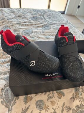 Peloton Altos Unisex Black Cycling Shoes with Red Lining men 5.5/womens 7 NIB
